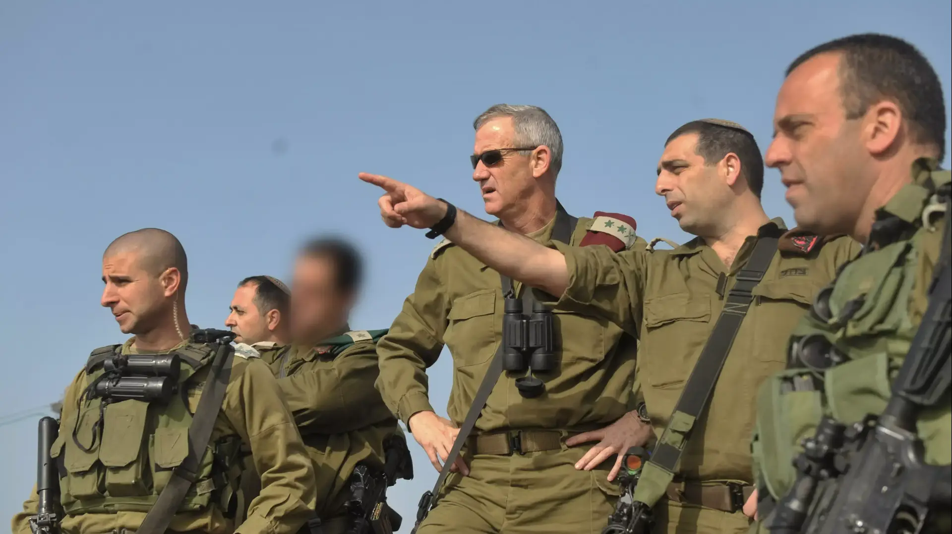 שיחת רקע עם הרמטכ"ל בני גנץ ברמת הגולן. פברואר 2014 שיחת רקע עם הרמטכ"ל בני גנץ ברמת הגולן. פברואר 2014