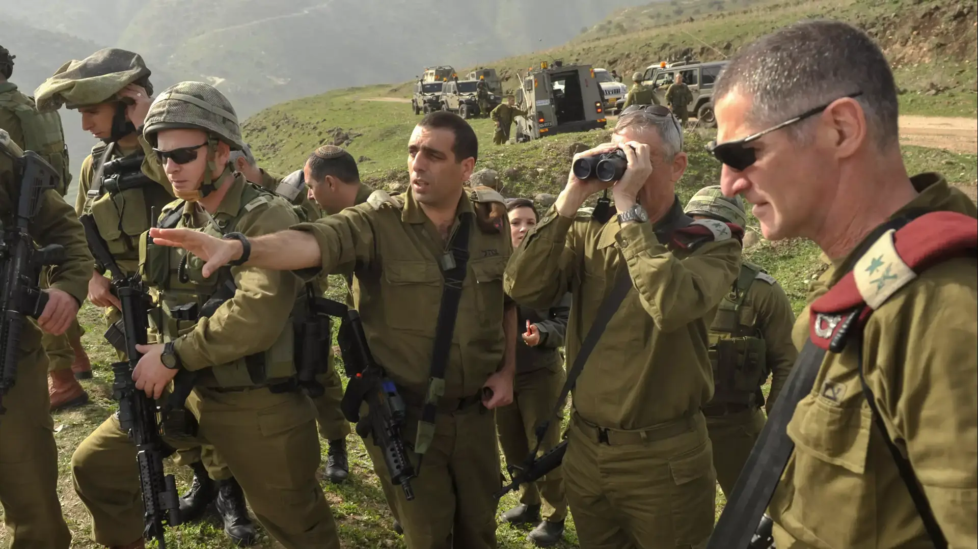 שיחת רקע עם הרמטכ"ל בני גנץ ברמת הגולן. פברואר 2014 שיחת רקע עם הרמטכ"ל בני גנץ ברמת הגולן. פברואר 2014