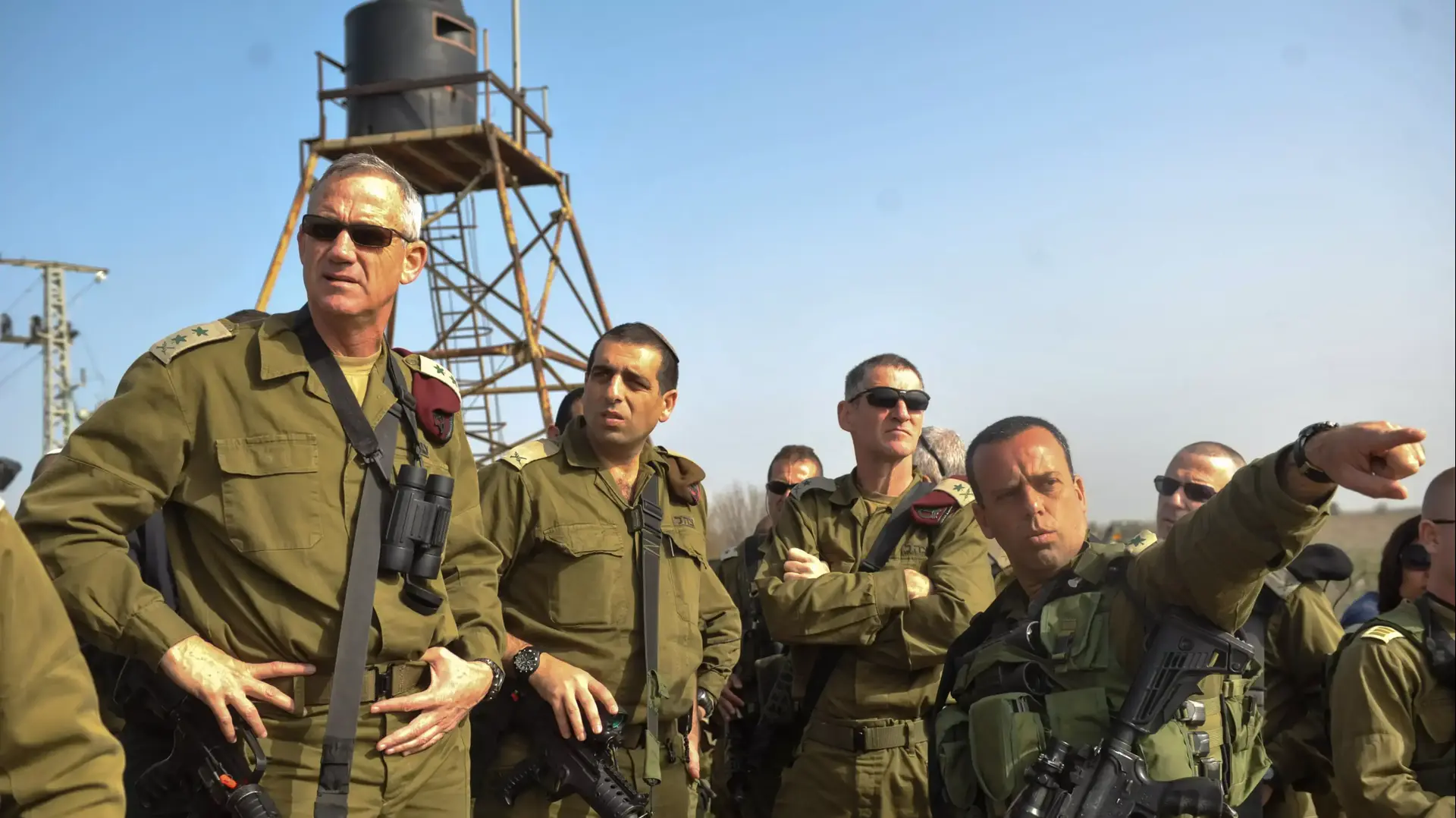 שיחת רקע עם הרמטכ"ל בני גנץ ברמת הגולן. פברואר 2014 שיחת רקע עם הרמטכ"ל בני גנץ ברמת הגולן. פברואר 2014