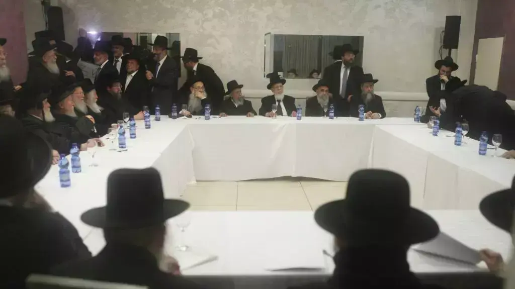 ישיבת חרדים בישיבה נגד הגיוס, בני ברק, פברואר 2014 ישיבת חרדים בישיבה נגד הגיוס, בני ברק, פברואר 2014