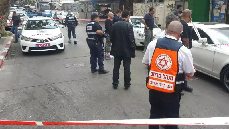 זירת החנות בפתח תקווה אשר הושלך לעברה רימון וגרם למספר נפגעים, פברואר 2014 זירת החנות בפתח תקווה אשר הושלך לעברה רימון וגרם למספר נפגעים, פברואר 2014
