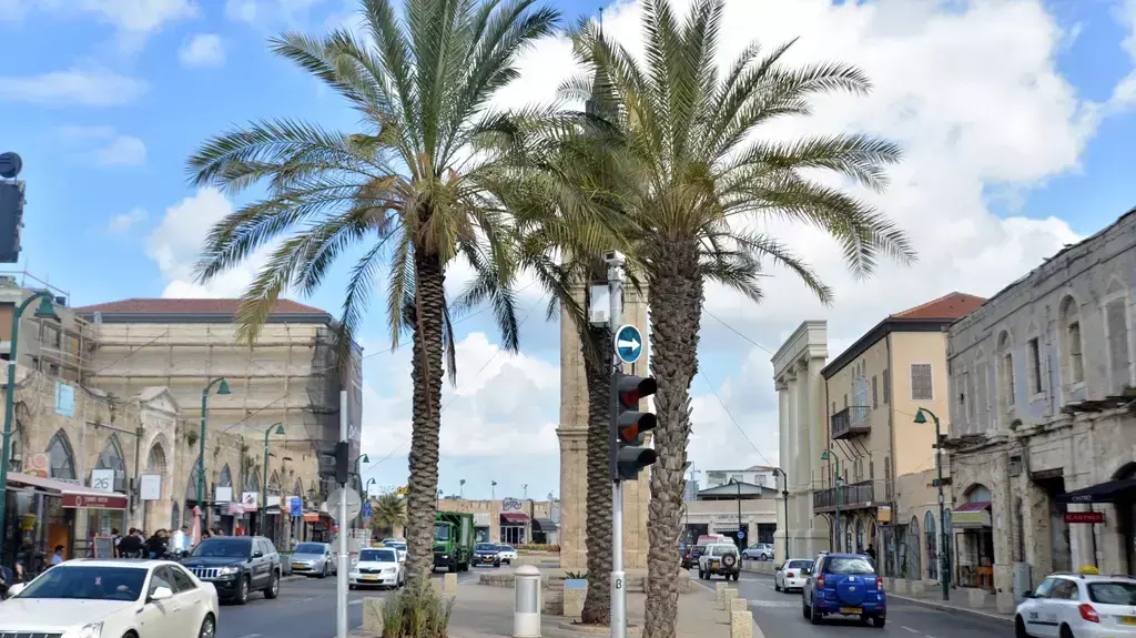 מצלמה בכיכר השעון ביפו אשר הוצבה כחלק מפרויקט של עיריית תל אביב להציב מצלמות לאכיפת חניה אסורה, פברואר 2014 מצלמה בכיכר השעון ביפו אשר הוצבה כחלק מפרויקט של עיריית תל אביב להציב מצלמות לאכיפת חניה אסורה, פברואר 2014