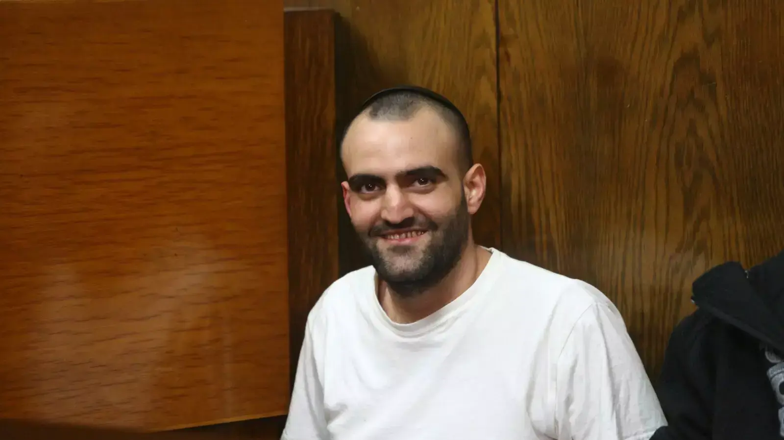 חגי פליסיאן בדיון בבית משפט השלום תל אביב בנוגע להמשך מעצרו. פברואר 2014