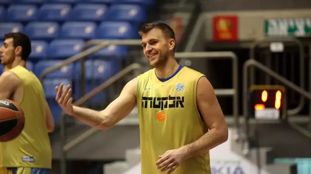 אנדריאה ז'יז'יץ' שחקן מכבי תל אביב אנדריאה ז'יז'יץ' שחקן מכבי תל אביב
