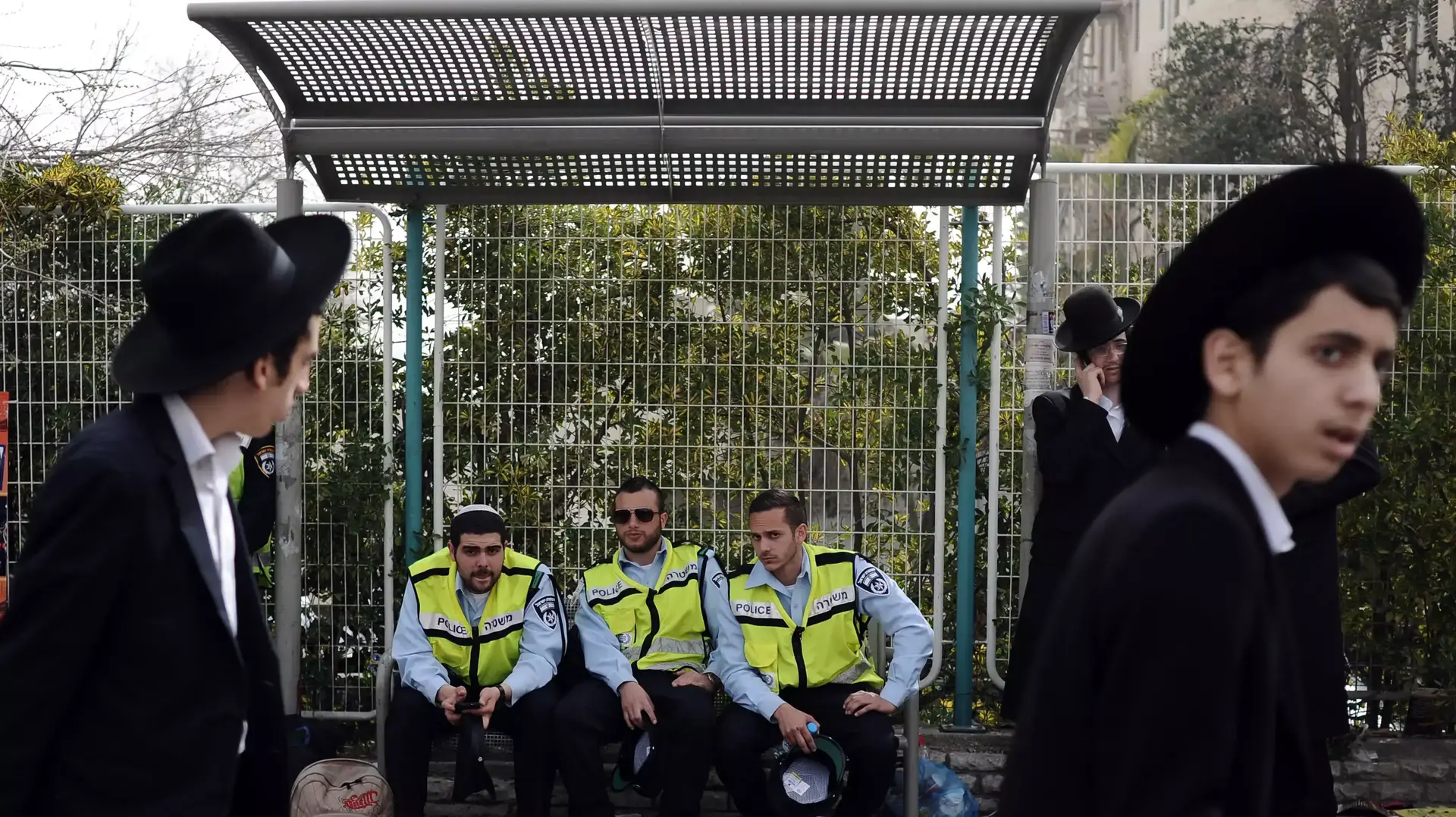 הכנות להפגנת המיליון, חרדים בבנייני האומה ירושלים. מרץ 2014 הכנות להפגנת המיליון, חרדים בבנייני האומה ירושלים. מרץ 2014