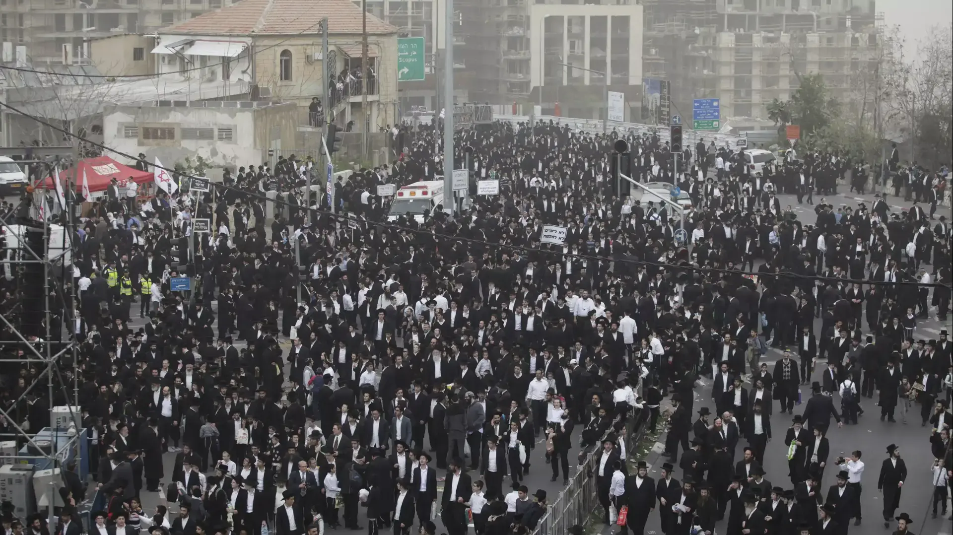 עצרת המיליון נגד חוק הגיוס, חרדים בבנייני האומה ירושלים. מרץ 2014 עצרת המיליון נגד חוק הגיוס, חרדים בבנייני האומה ירושלים. מרץ 2014