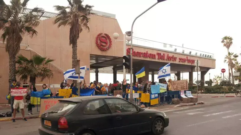 הפגנה נגד הפלישה לחצי האי קרים. שגרירות רוסיה בתל אביב, 3 במרץ 2014 הפגנה נגד הפלישה לחצי האי קרים. שגרירות רוסיה בתל אביב, 3 במרץ 2014