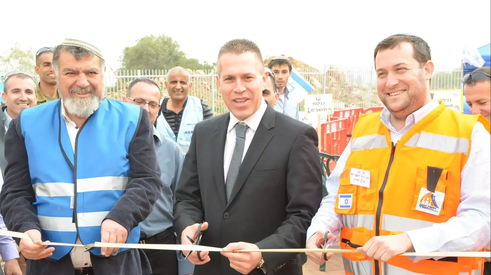גלעד ארדן בטקס חניכת מרכז מפונים בצפון השומרון לשעת חירום, פברואר 2014