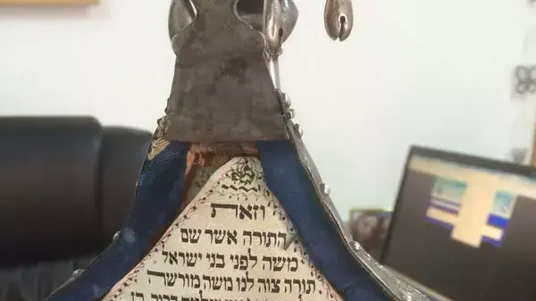 ספרי תורה גנובים שנחשפו על ידי המשטרה, פברואר 2014 ספרי תורה גנובים שנחשפו על ידי המשטרה, פברואר 2014