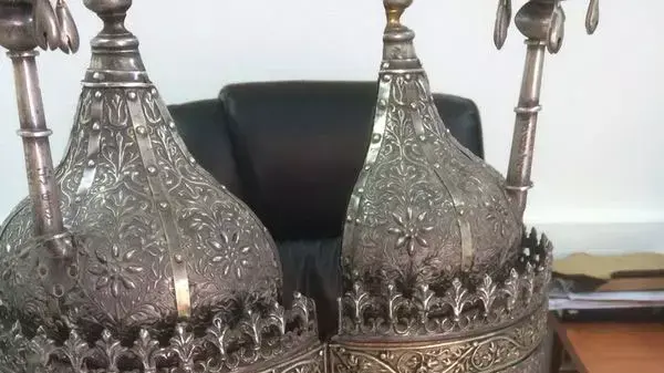 ספרי תורה גנובים שנחשפו על ידי המשטרה, פברואר 2014