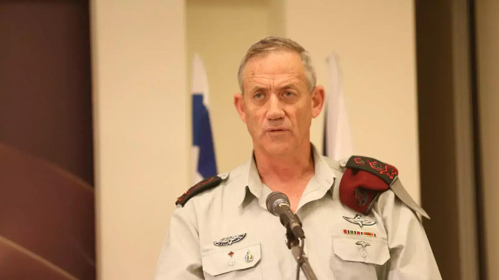 הרמטכ"ל בני גנץ במסיבת עיתונאים בנושא מבצע השתלטות על ספינת הנשק, מרץ 2014