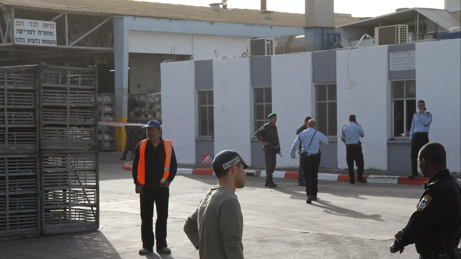 מפעל הוד חפר בעמק חפר, בו אירעה דקירה בין שני עובדים, מרץ 2014 מפעל הוד חפר בעמק חפר, בו אירעה דקירה בין שני עובדים, מרץ 2014