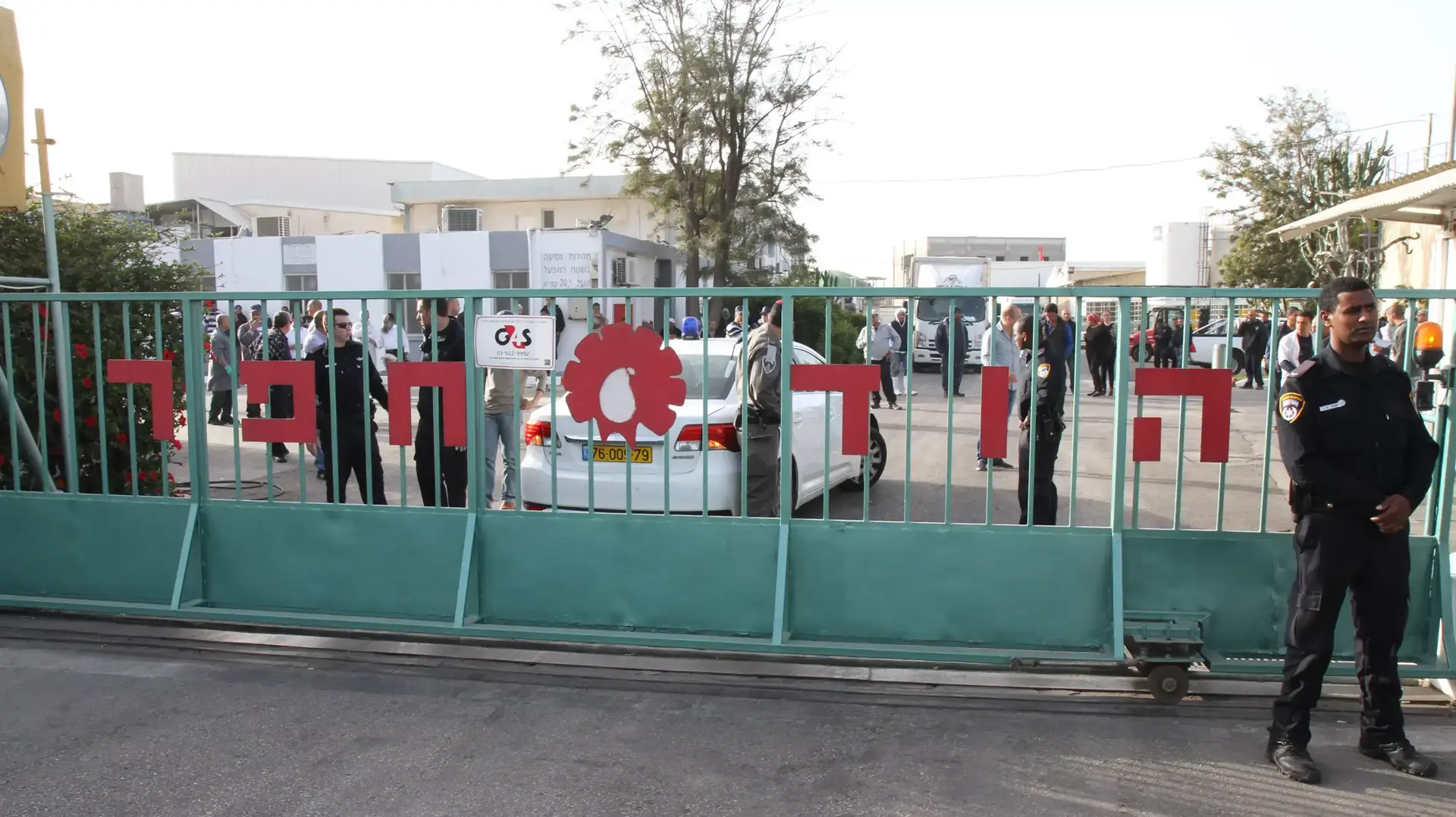 מפעל הוד חפר בעמק חפר, בו אירעה דקירה בין שני עובדים, מרץ 2014 מפעל הוד חפר בעמק חפר, בו אירעה דקירה בין שני עובדים, מרץ 2014
