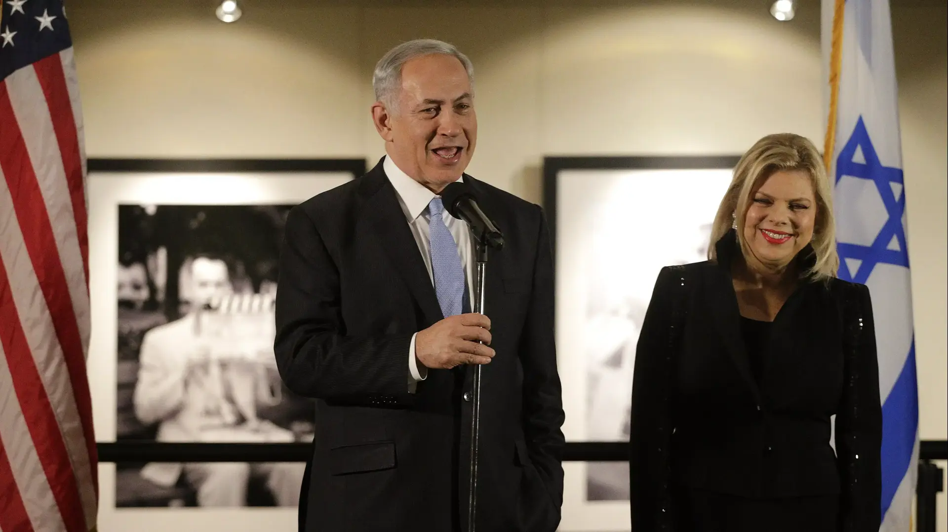 ראש הממשלה בנימין נתניהו ורעייתו שרה באולפני "פאראמאונט". לוס אנג'לס, 4 במרץ 2014 ראש הממשלה בנימין נתניהו ורעייתו שרה באולפני "פאראמאונט". לוס אנג'לס, 4 במרץ 2014