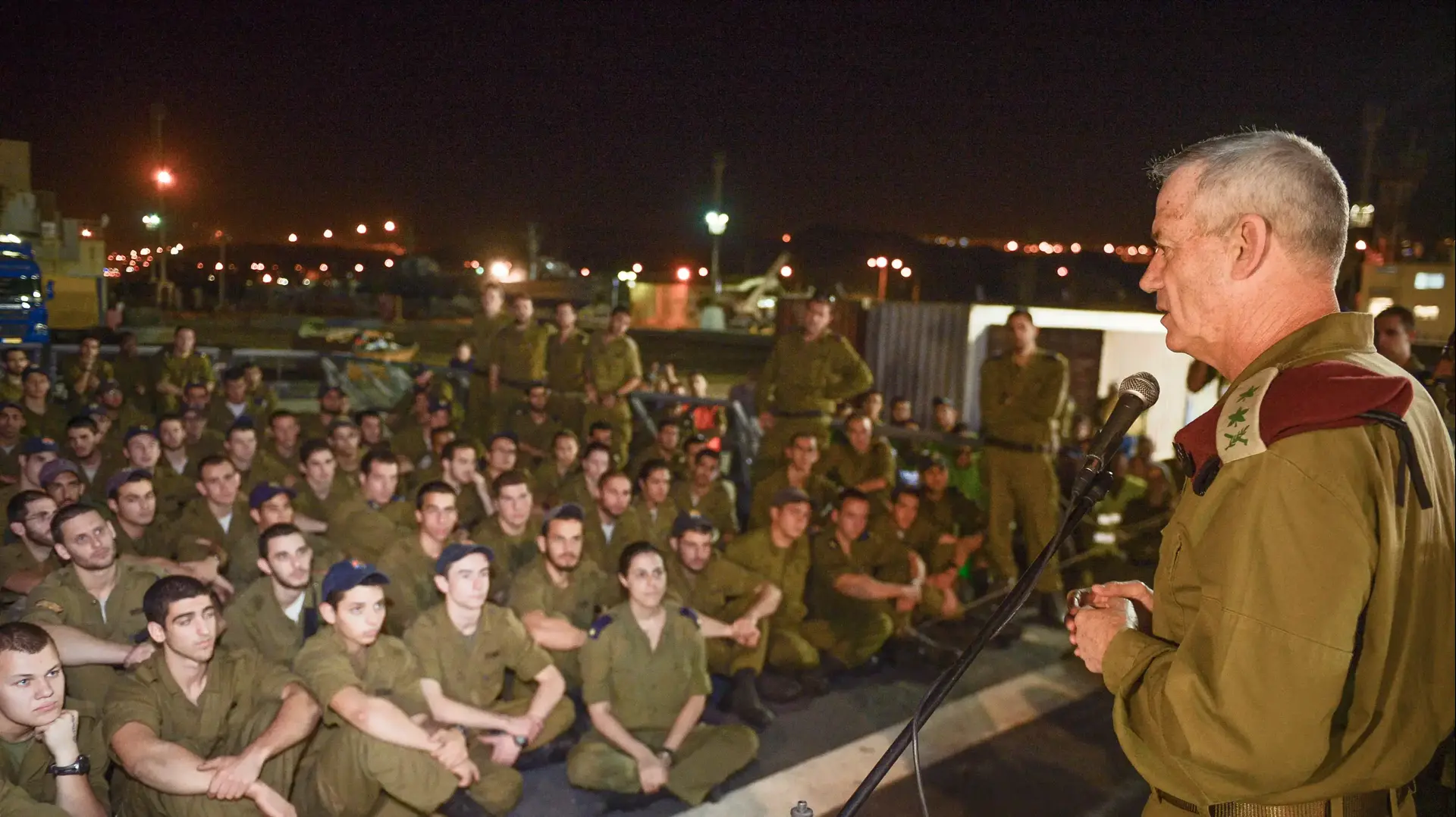 הרמטכ"ל רב אלוף בני גנץ נפגש עם לוחמי חיל הים שהשתתפו בהשתלטות על ספינת הנשק האיראנית הרמטכ"ל רב אלוף בני גנץ נפגש עם לוחמי חיל הים שהשתתפו בהשתלטות על ספינת הנשק האיראנית