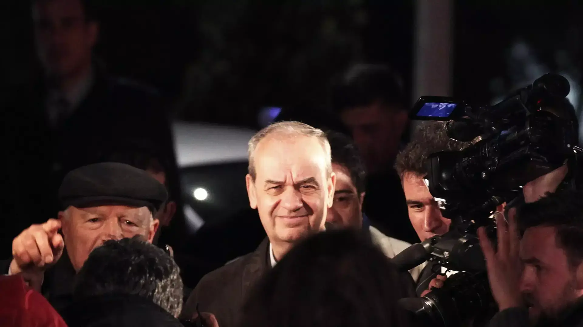 אילקר בשבוא, לשעבר רמטכ"ל טורקיה, אחרי שחרורו מהכלא ליד איסטנבול. 8 במרץ 2013