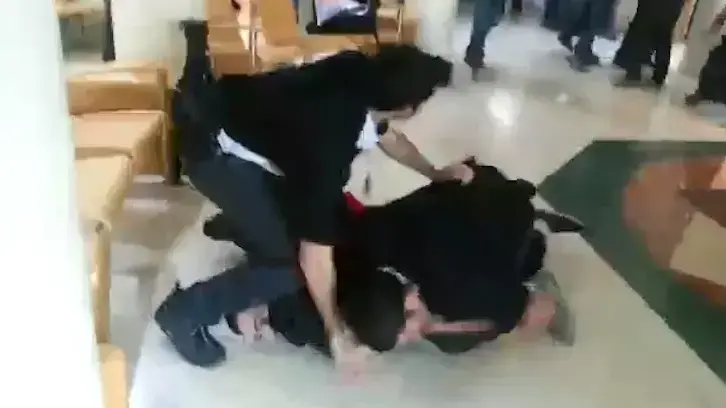 קטטה פרצה בבית המשפט המחוזי בב"ש בין משפחתו של גדי ויכמן ז"ל ומשפחתו של עדן אוחיון. מרץ 2014