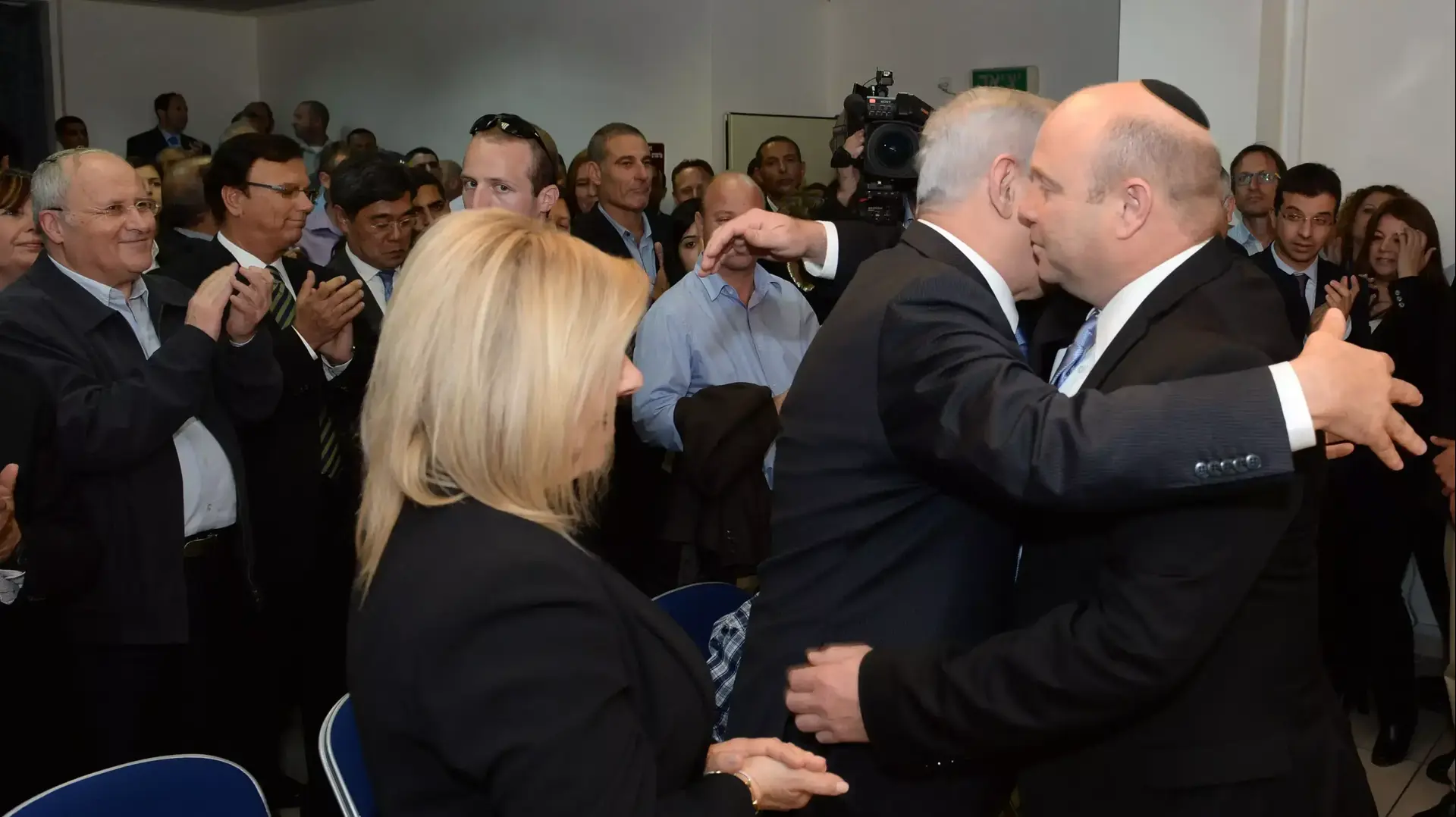 אירוע פרידה מראש הסגל בלשכת ראש הממשלה, גיל שפר, בהשתתפות ראש הממשלה בנימין נתניהו ורעייתו שרה נתניהו, מרץ 2014 אירוע פרידה מראש הסגל בלשכת ראש הממשלה, גיל שפר, בהשתתפות ראש הממשלה בנימין נתניהו ורעייתו שרה נתניהו, מרץ 2014