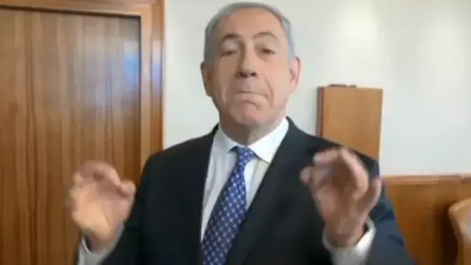 ראש הממשלה בנימין נתניהו בסרטו פרידה מראש הסגל גיל שפר. 9 במרץ 2014