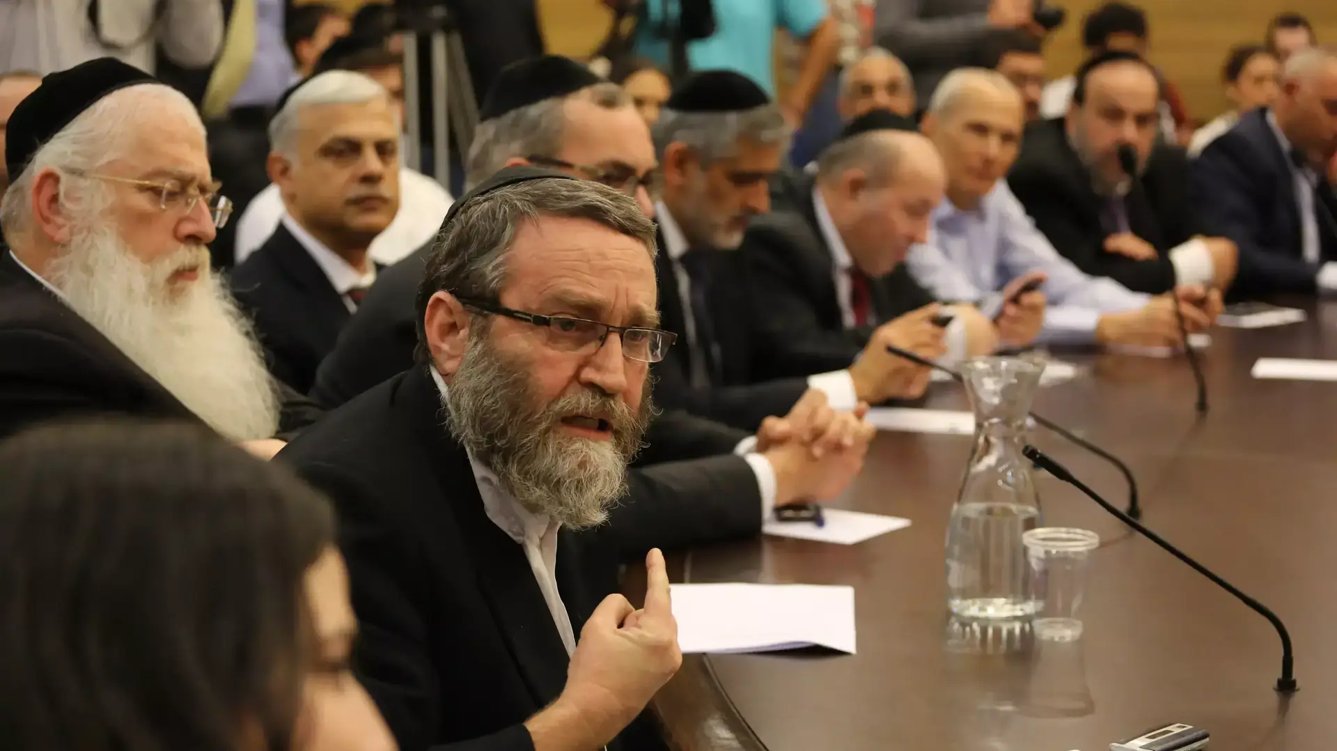 ח"כ משה גפני בכנס האופוזיציה המחרימה את דיוני הכנסת. מרץ 2014 ח"כ משה גפני בכנס האופוזיציה המחרימה את דיוני הכנסת. מרץ 2014