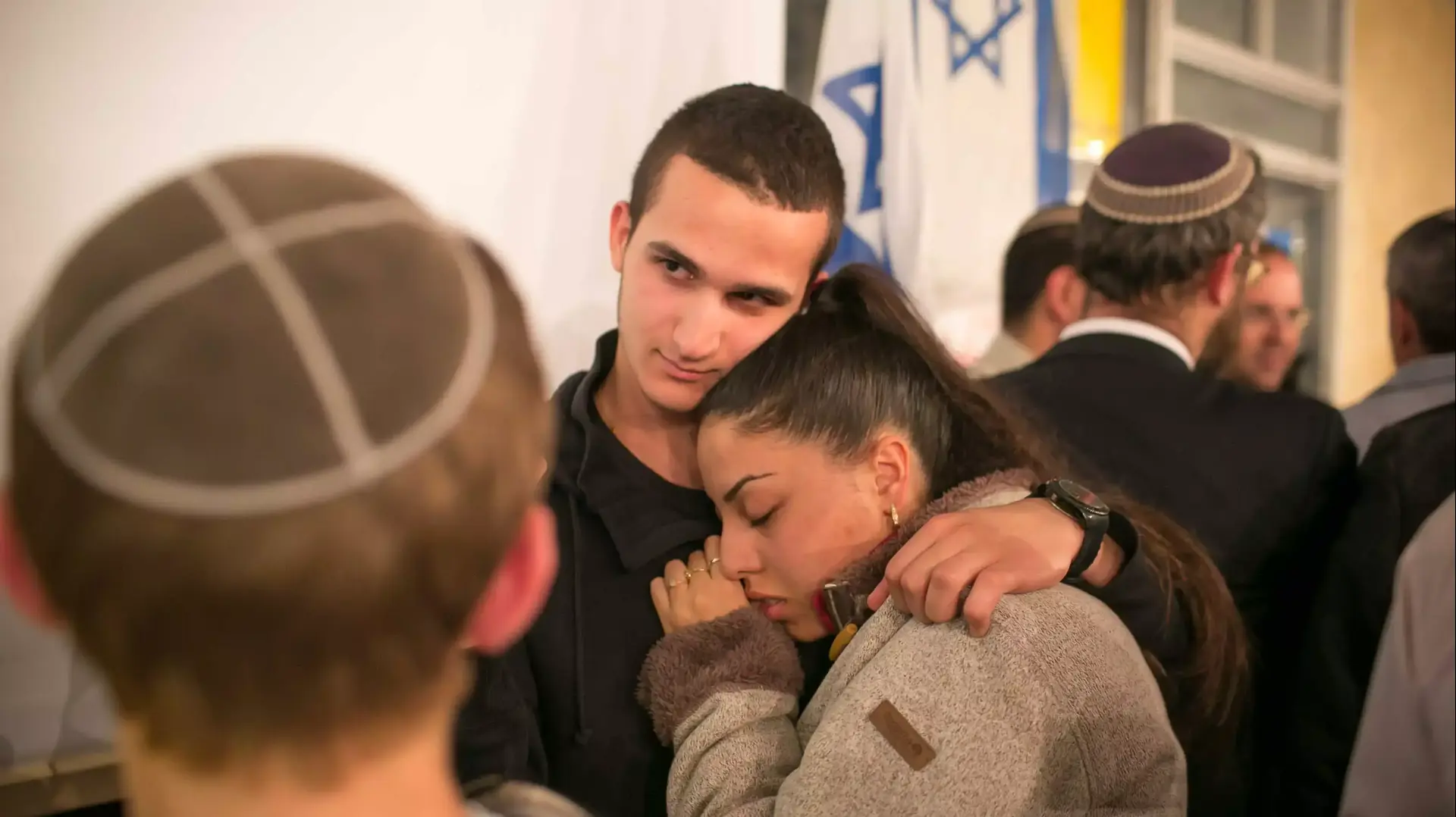 מטה הבחירות של אלי כהן לאחר שהפסיד למועמד החרדי משה אבוטבול בבחירות לראשות עיריית בית שמש ב-12.3.14 מטה הבחירות של אלי כהן לאחר שהפסיד למועמד החרדי משה אבוטבול בבחירות לראשות עיריית בית שמש ב-12.3.14