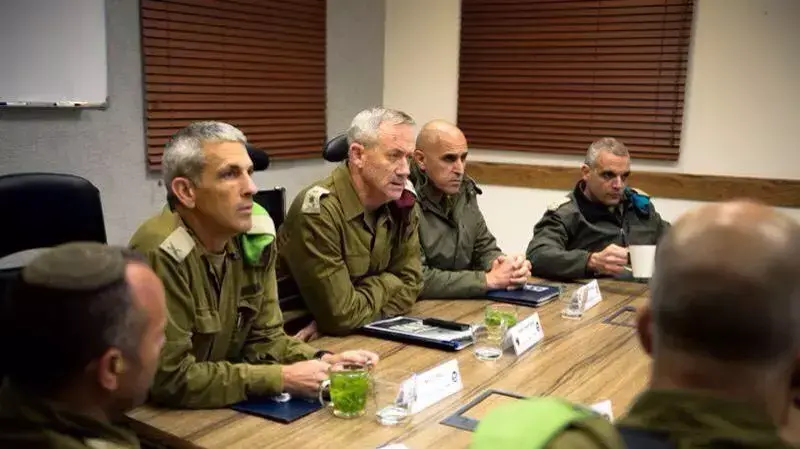 הרמטכ"ל בני גנץ בהערכת מצב באוגדת עזה