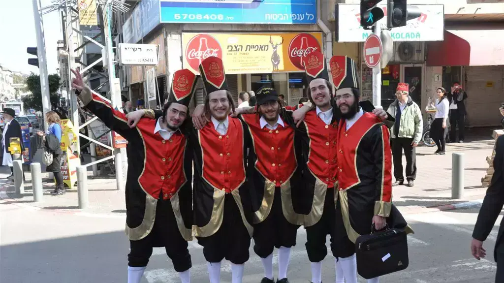 תחפושות לפורים של תושבי בני ברק תחפושות לפורים של תושבי בני ברק