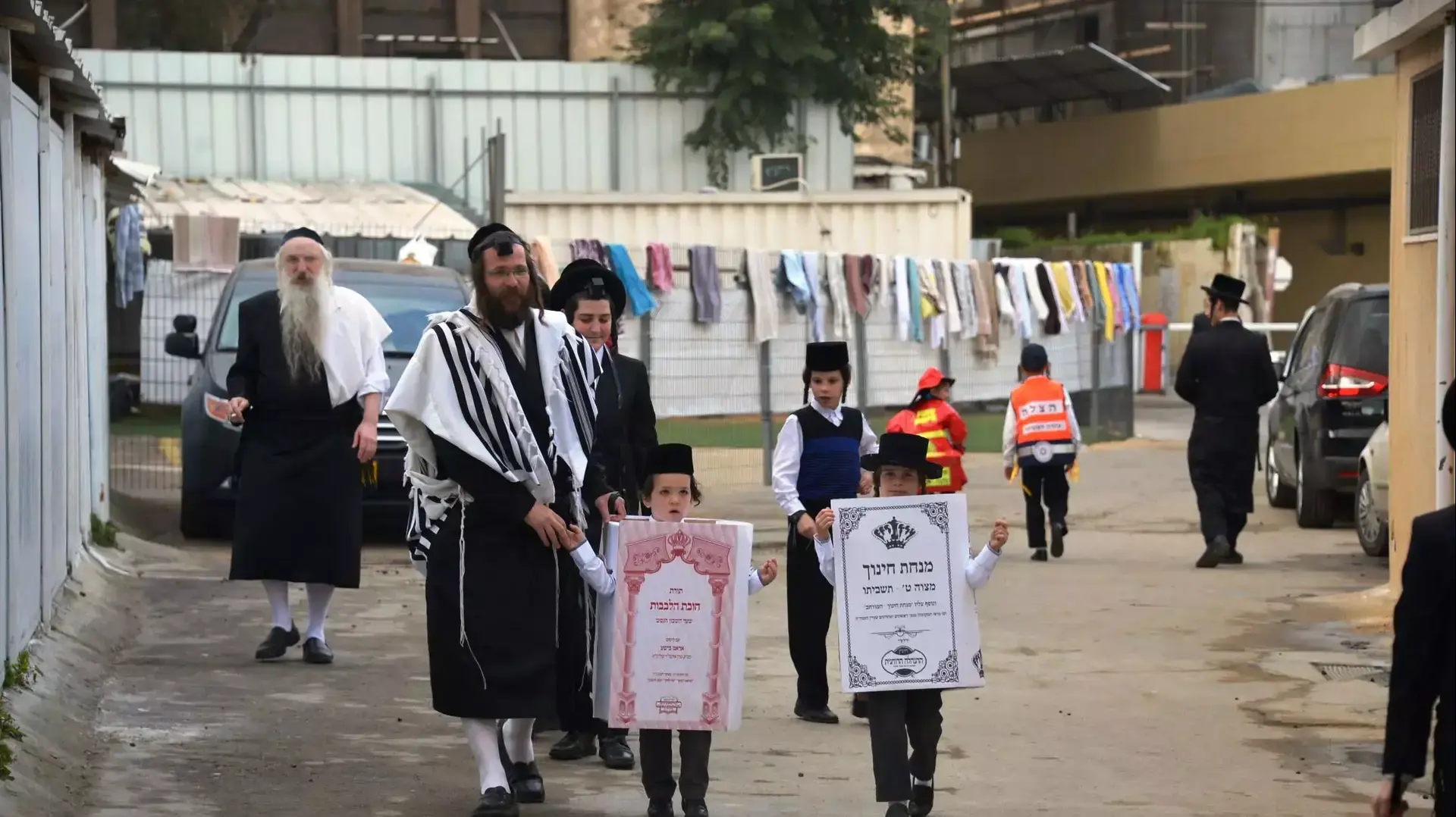 תחפושות לפורים של תושבי בני ברק 