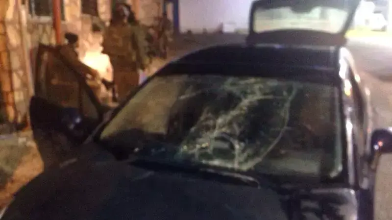 חשד לפיגוע דריסה: פלסטיני פצע קל ארבעה לוחמי מג"ב ליד בית אומר, מרץ 2014 חשד לפיגוע דריסה: פלסטיני פצע קל ארבעה לוחמי מג"ב ליד בית אומר, מרץ 2014