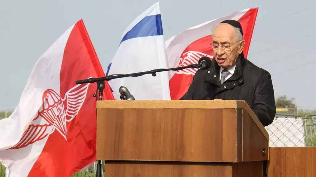 נשיא המדינה, שמעון פרס, נושא דברים בהלווייתו של מאיר הר ציון, מרץ 2014 נשיא המדינה, שמעון פרס, נושא דברים בהלווייתו של מאיר הר ציון, מרץ 2014