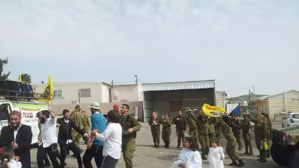 חיילי צה"ל בחגיגות פורים במצפה יצהר, מרץ 2014 חיילי צה"ל בחגיגות פורים במצפה יצהר, מרץ 2014