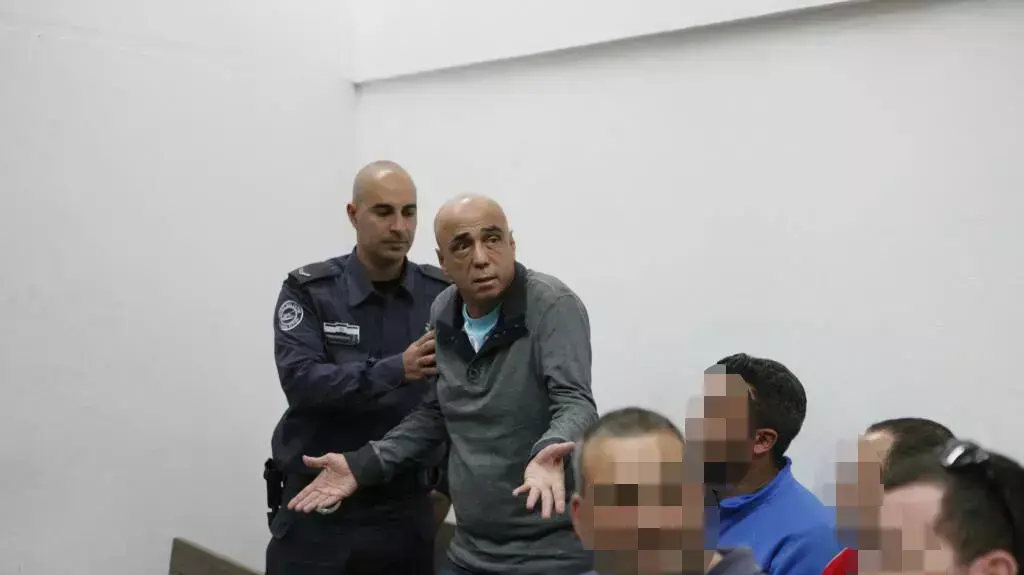 איתן חייא מובא להארכת מעצר בפרשת סחיטה, ביהמ"ש השלום תל אביב. מרץ 2014 איתן חייא מובא להארכת מעצר בפרשת סחיטה, ביהמ"ש השלום תל אביב. מרץ 2014