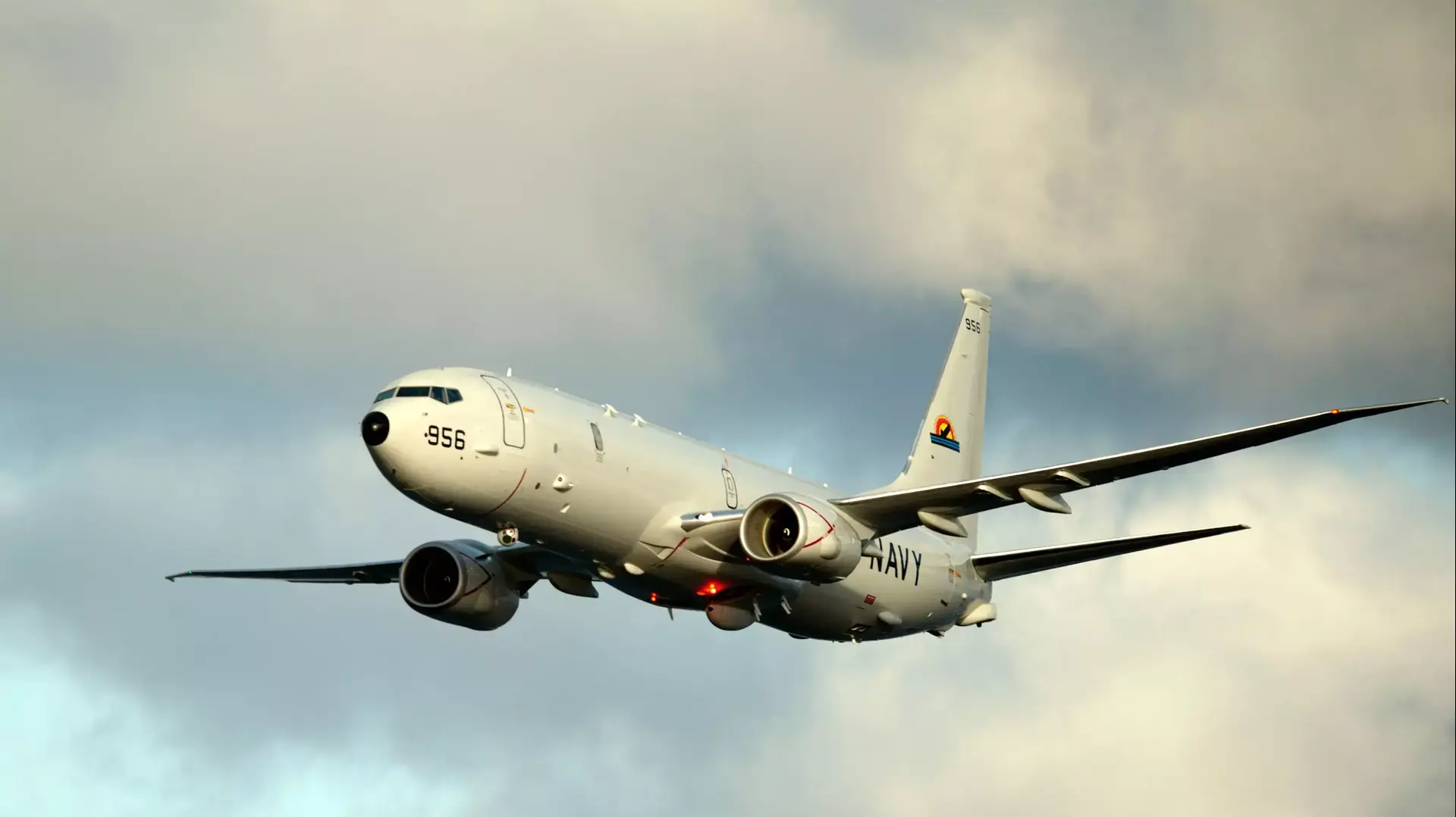 מטוס פוסידון P-8 של הצי האמריקני מדגם זהה לזה המשתתף בחיפושים אחר המטוס המלזי הנעלם