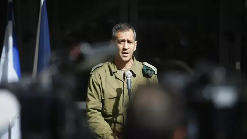 ראש אמ"ן, אביב כוכבי, במסיבת עיתונאים בנושא ספינת הנשק בקריה תל אביב, מרץ 2014 ראש אמ"ן, אביב כוכבי, במסיבת עיתונאים בנושא ספינת הנשק בקריה תל אביב, מרץ 2014
