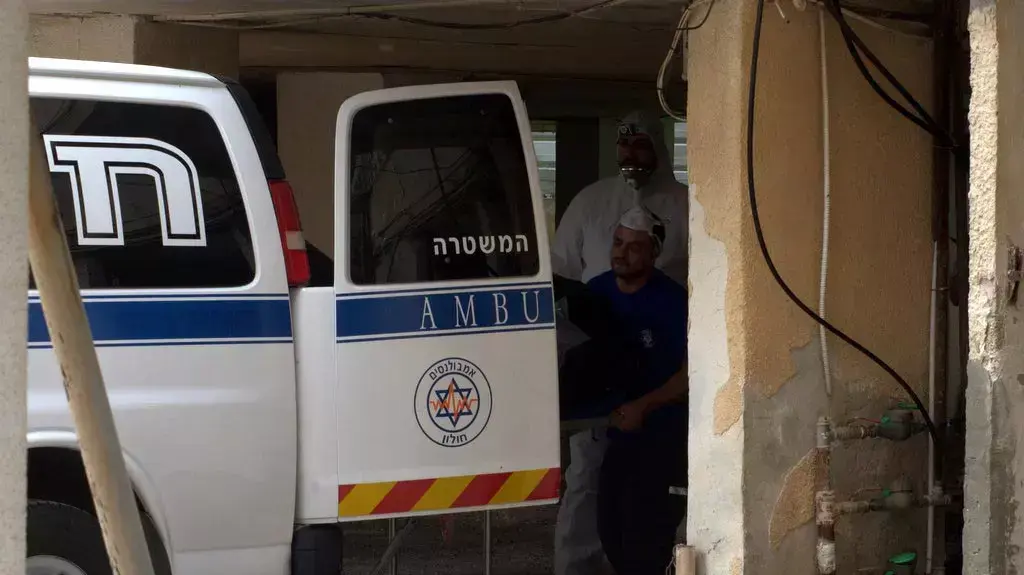 גופה חרוכה שנמצאה במקלט בבניין מגורים בבת ים, מרץ 2014 גופה חרוכה שנמצאה במקלט בבניין מגורים בבת ים, מרץ 2014