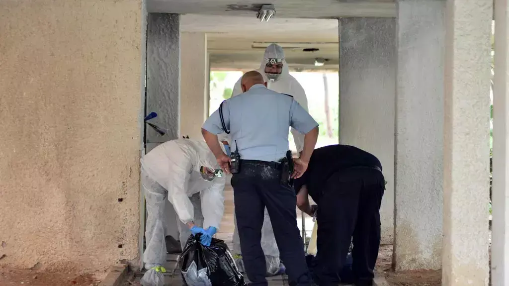 גופה חרוכה שנמצאה במקלט בבניין מגורים בבת ים, מרץ 2014 גופה חרוכה שנמצאה במקלט בבניין מגורים בבת ים, מרץ 2014