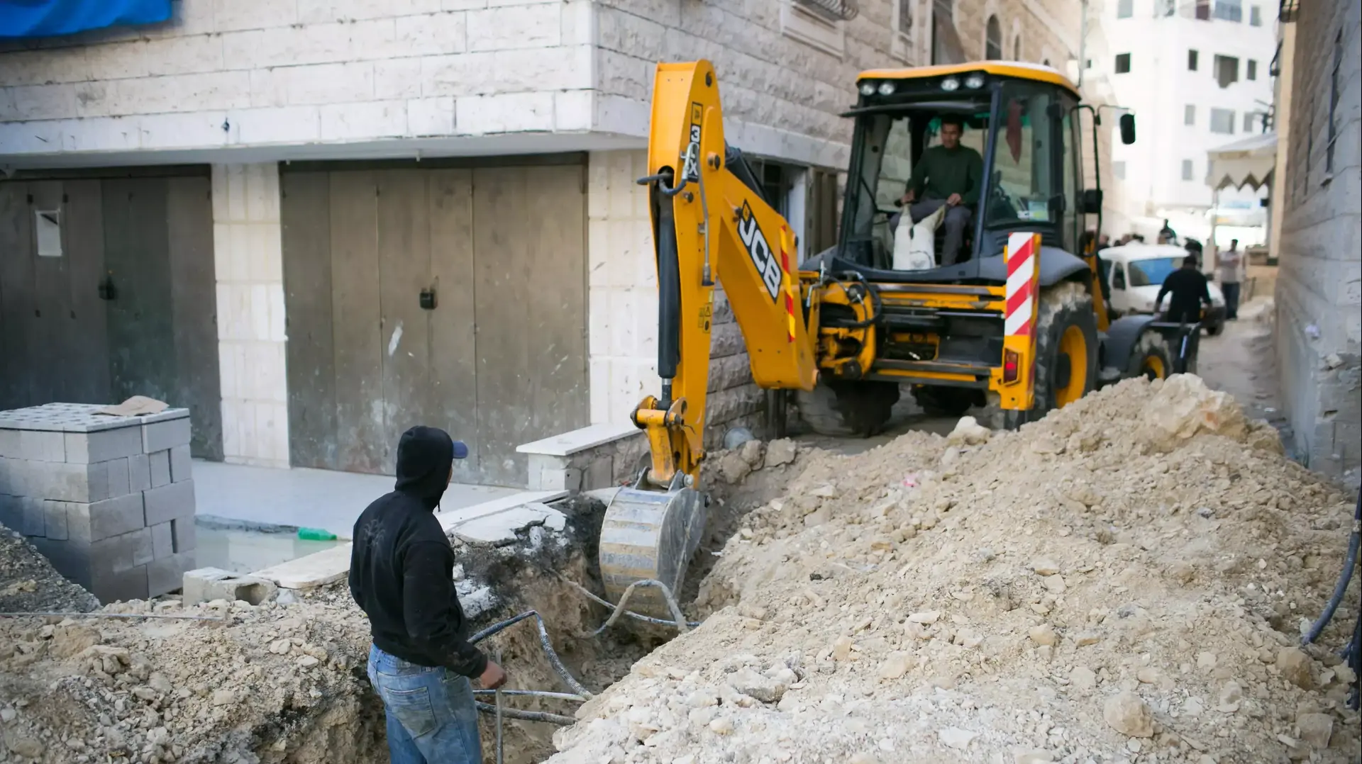 משפחת חסן במחנה הפליטים שועפט ללא מים. מרץ 2014 משפחת חסן במחנה הפליטים שועפט ללא מים. מרץ 2014