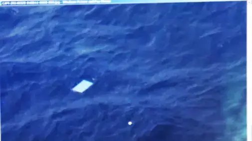 אחד העצמים שאותר בדרום האוקיינוס ההודי, כנראה חלק של המטוס המלזי אחד העצמים שאותר בדרום האוקיינוס ההודי, כנראה חלק של המטוס המלזי