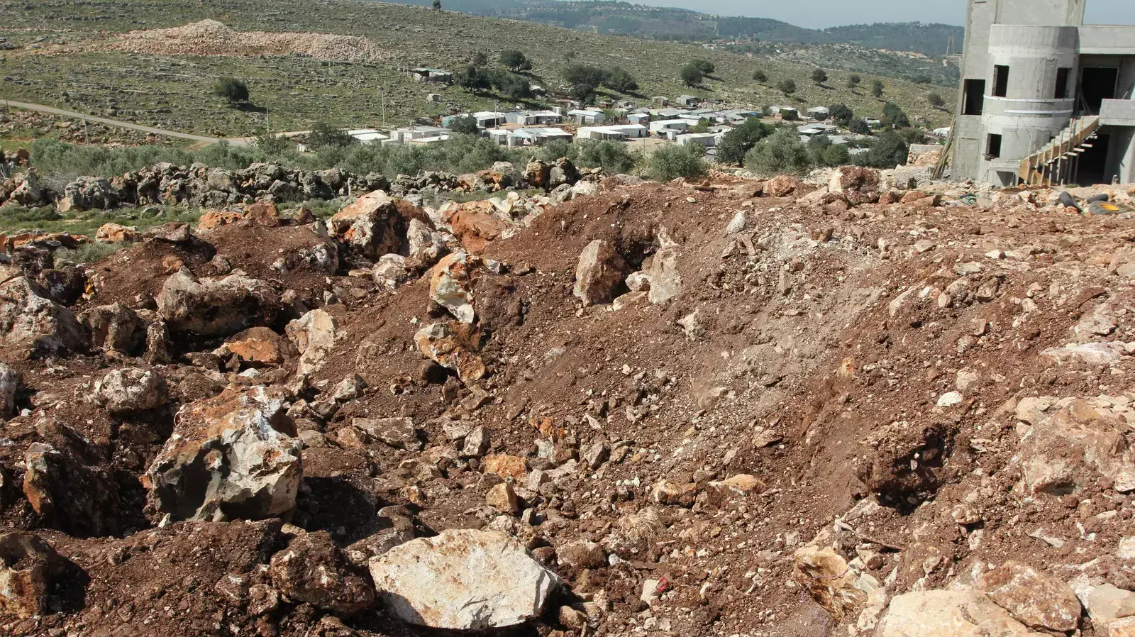 ילד בן 3 נמחץ תחת ההריסות באתר בנייה בכפר הבדואי ערב א-נעים בגליל, 29 במרץ 2014 ילד בן 3 נמחץ תחת ההריסות באתר בנייה בכפר הבדואי ערב א-נעים בגליל, 29 במרץ 2014