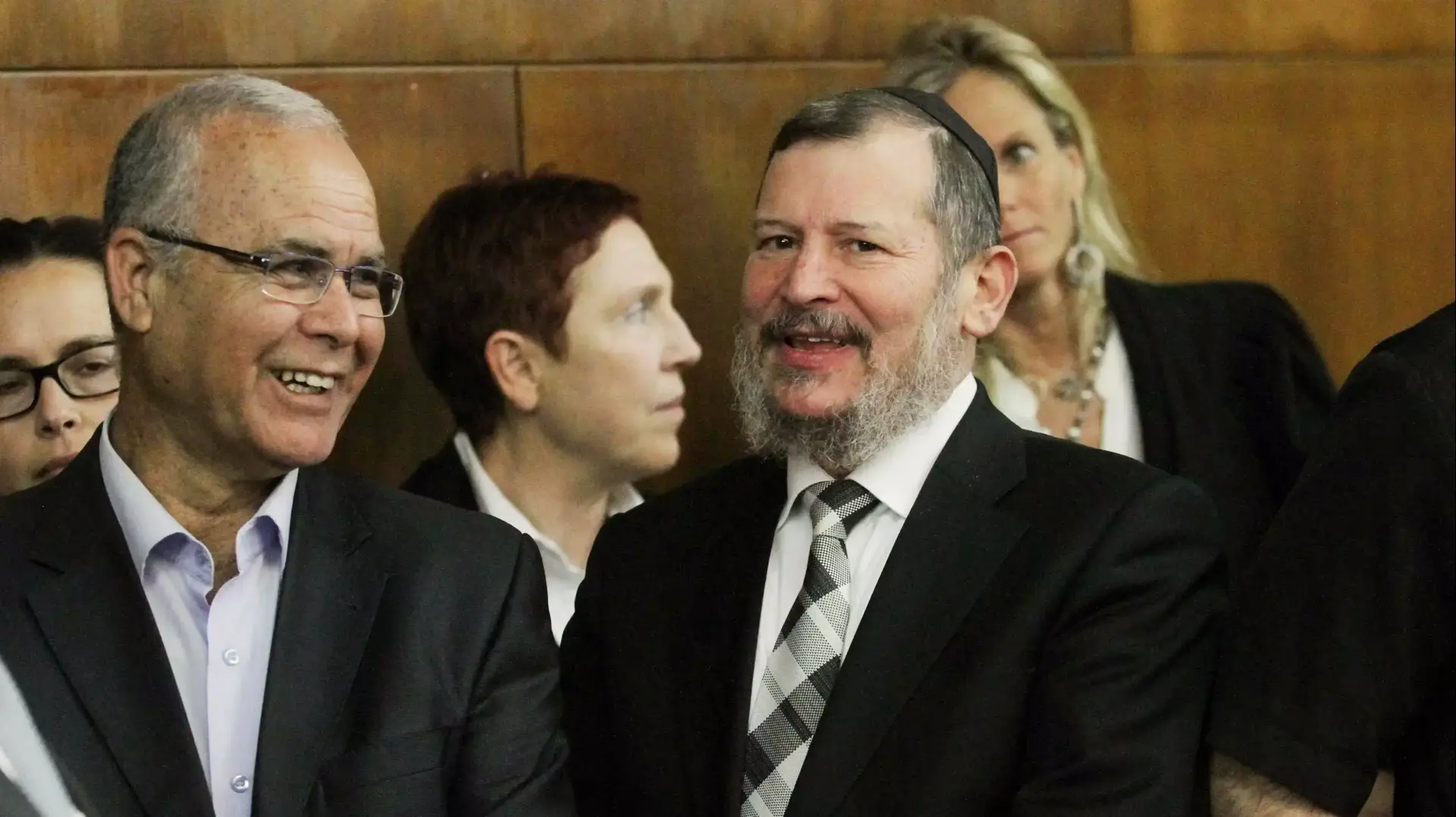 אורי לופוליאנסקי בבית המשפט המחוזי בתל אביב ביום הכרעת הדין בתיק הולילנד. מרץ 2014 אורי לופוליאנסקי בבית המשפט המחוזי בתל אביב ביום הכרעת הדין בתיק הולילנד. מרץ 2014