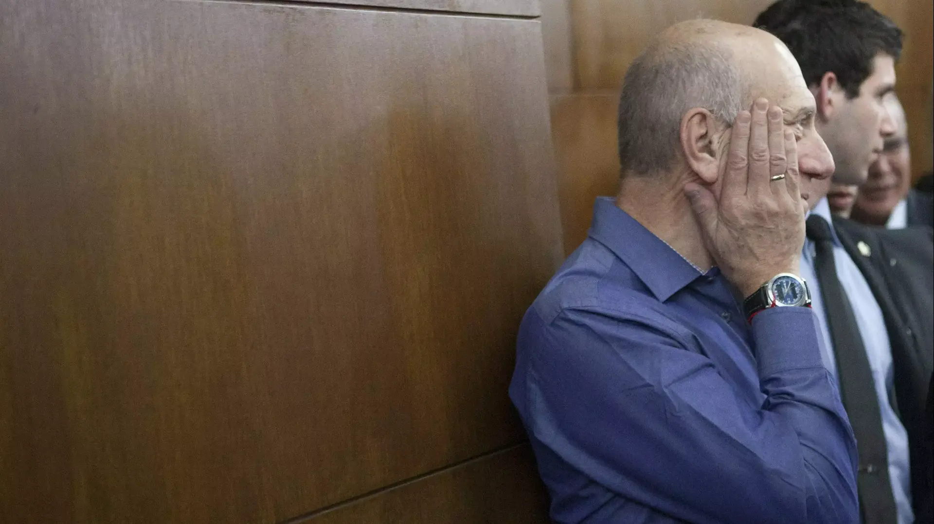 אהוד אולמרט בבית המשפט המחוזי בתל אביב ביום הכרעת הדין בתיק הולילנד. מרץ 2014 אהוד אולמרט בבית המשפט המחוזי בתל אביב ביום הכרעת הדין בתיק הולילנד. מרץ 2014