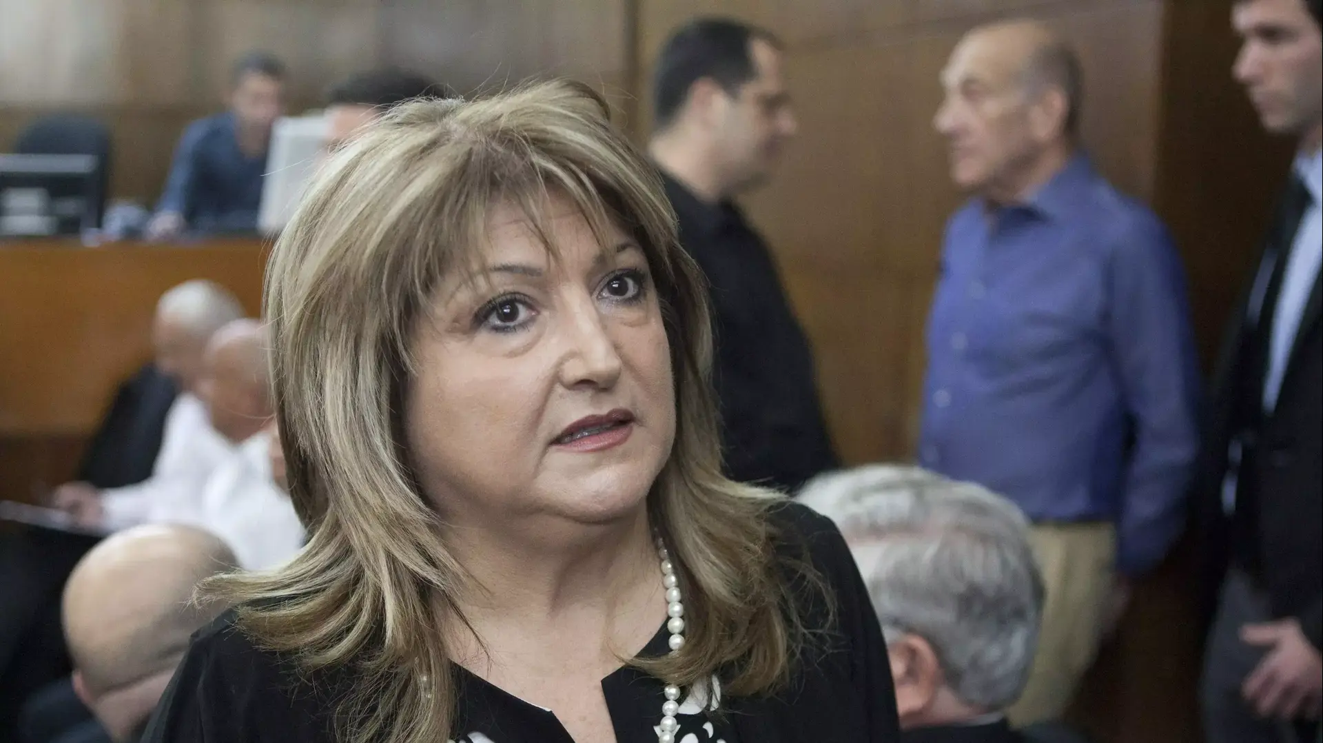 שולה זקן בבית המשפט המחוזי בתל אביב ביום הכרעת הדין בתיק הולילנד. מרץ 2014 שולה זקן בבית המשפט המחוזי בתל אביב ביום הכרעת הדין בתיק הולילנד. מרץ 2014
