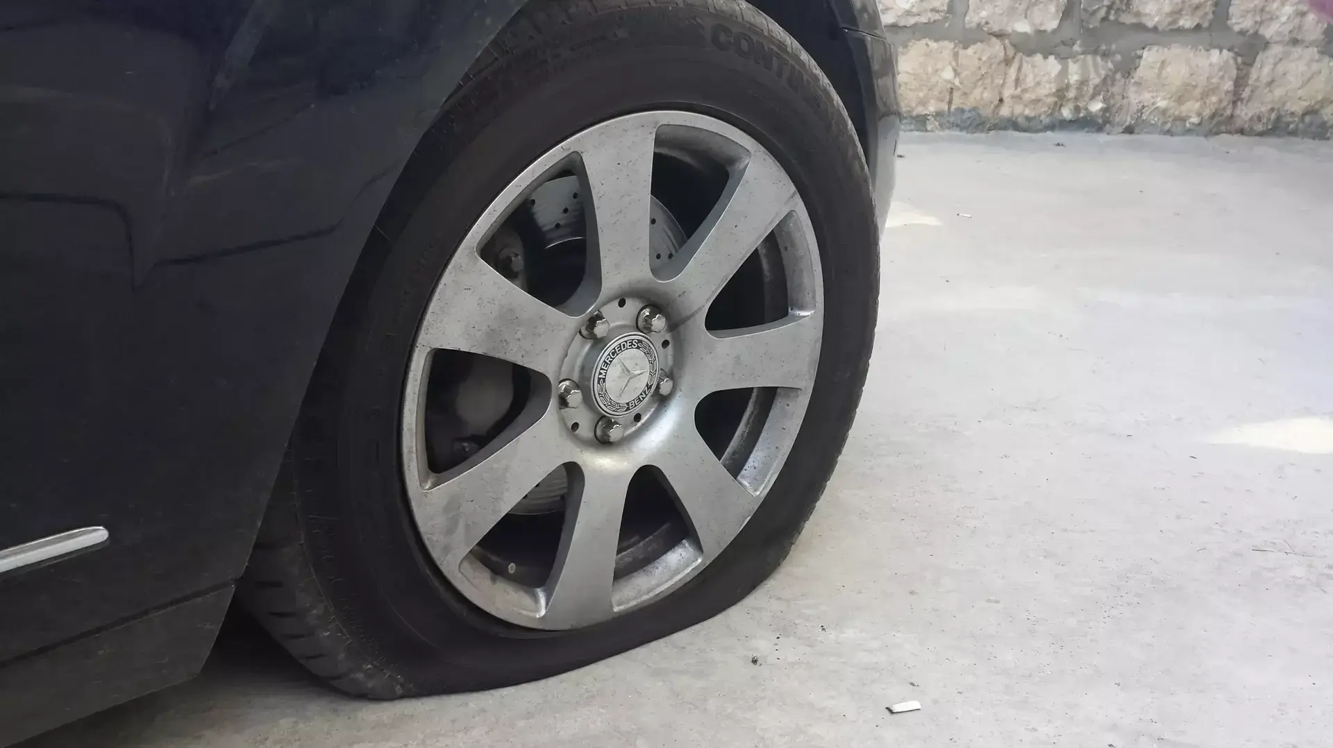 תג מחיר במנזר דיר ראפאת שליד קיבוץ צרעה, אפריל 2014 תג מחיר במנזר דיר ראפאת שליד קיבוץ צרעה, אפריל 2014