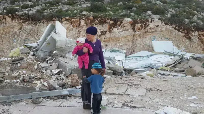 הריסת מבנים בלתי חוקיים ביצהר, אפריל 2014