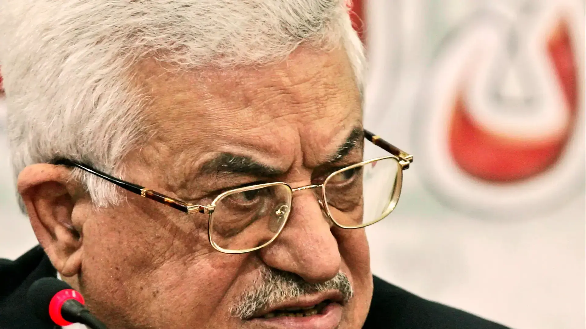 אבו מאזן בלשכתו אבו מאזן בלשכתו