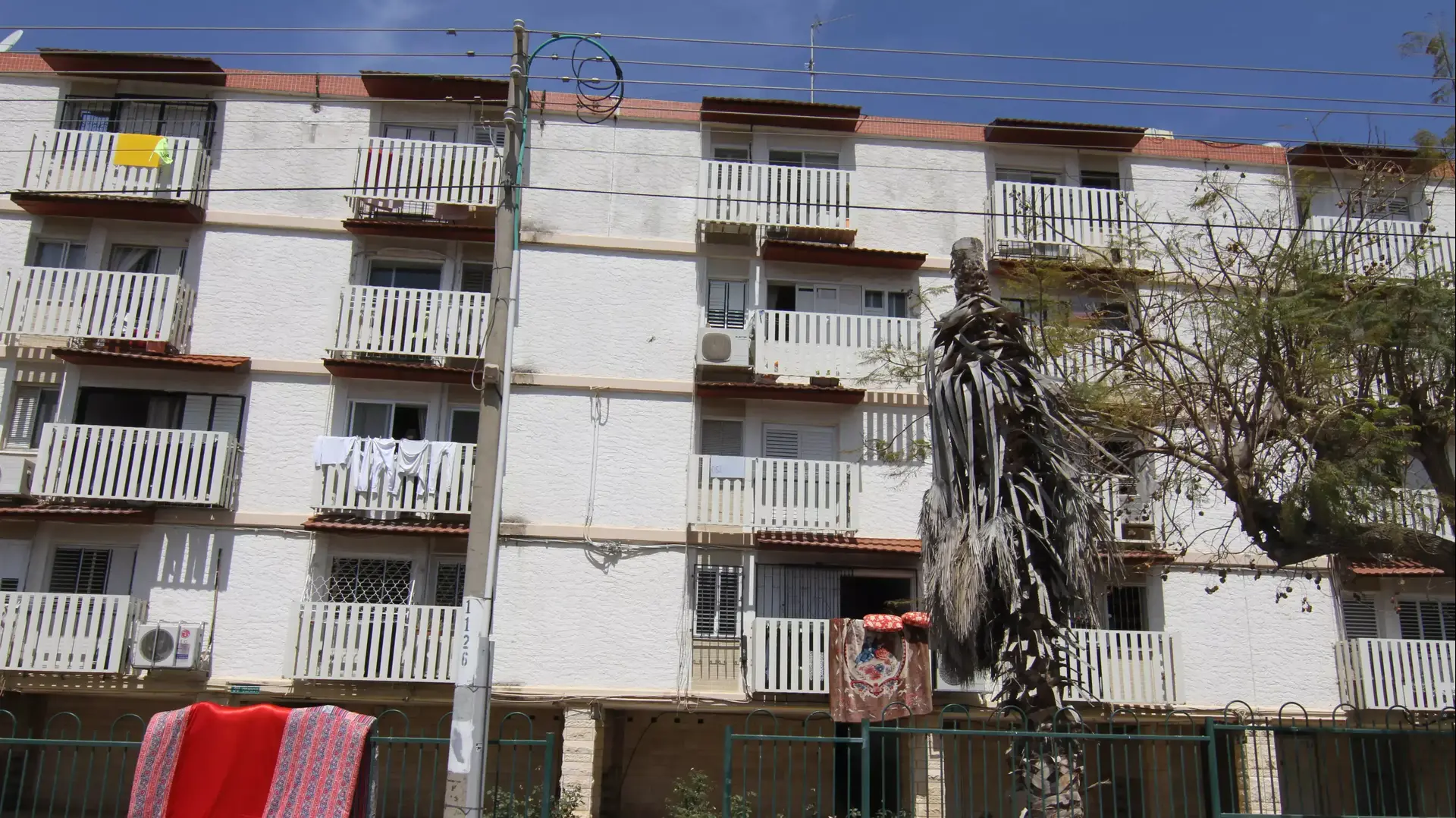 גבר חשוד ששפך על אחותו חומצה בגלל סכסוך בטירת כרמל, אפריל 2014 גבר חשוד ששפך על אחותו חומצה בגלל סכסוך בטירת כרמל, אפריל 2014