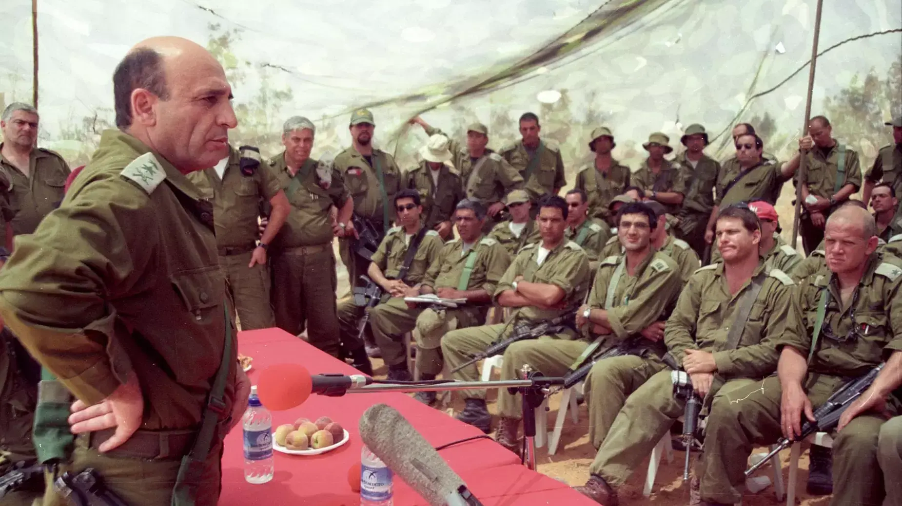 הרמטכ"ל שאול מופז בשיחה עם מפקדי וחיילי אוגדת מילואים בבאלי"ש.