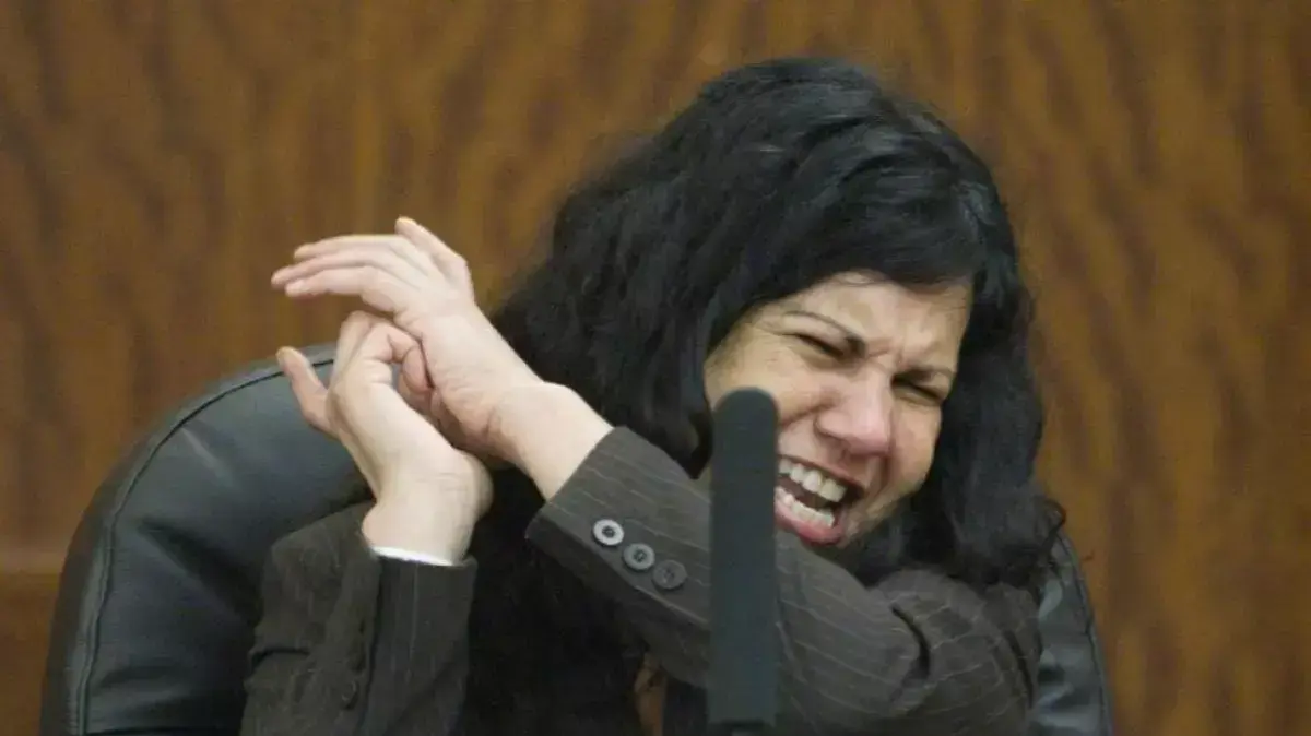 אנה טרוג'ילו מטקסס שרצחה את בן זוגה בעזרת עקב הנעל נידונה למאסר עולם. יוסטון, אפריל 2014 אנה טרוג'ילו מטקסס שרצחה את בן זוגה בעזרת עקב הנעל נידונה למאסר עולם. יוסטון, אפריל 2014