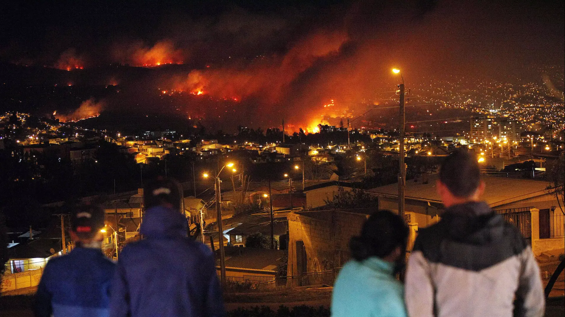 שריפת ענק בעיר ולפראיסו, צ'ילה, 13 באפריל 2014 שריפת ענק בעיר ולפראיסו, צ'ילה, 13 באפריל 2014