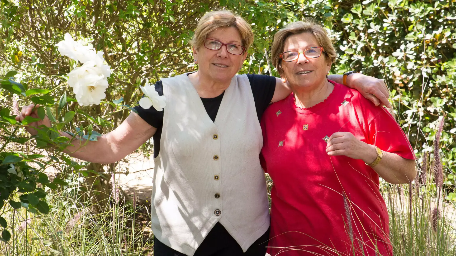 מאי להט ומישלן אסאו, בנותיה של אווה עבדל כארים, אפריל 2014 מאי להט ומישלן אסאו, בנותיה של אווה עבדל כארים, אפריל 2014
